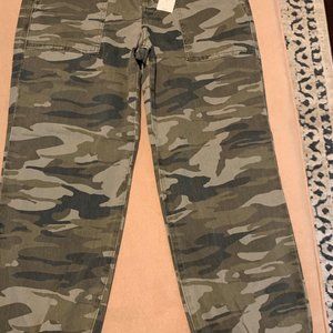 NWT High Waisted Straight Cropped   Camo Pant